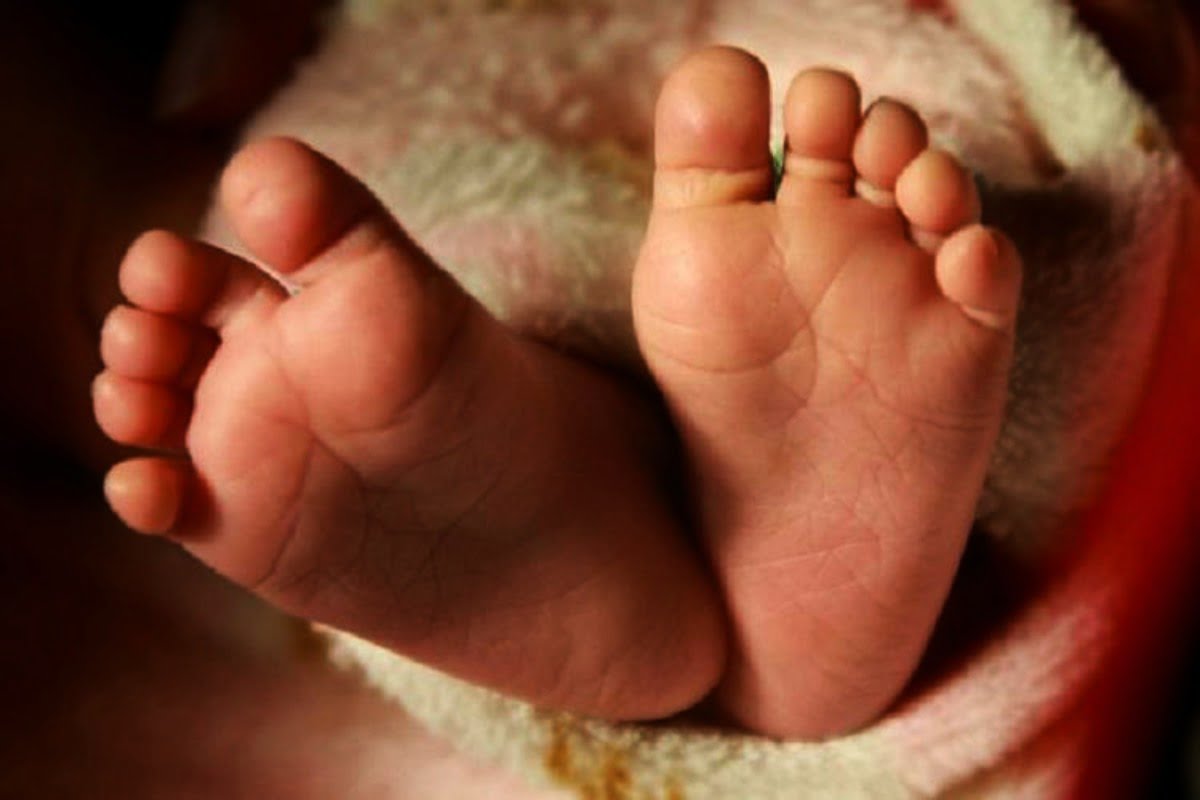 Newborn Baby 1200x800 1 ZSrYsE