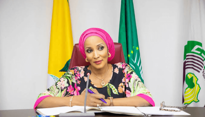 Bianca Odumegwu Ojukwu Large Y8J4uR