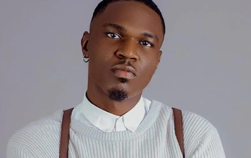 Singer Spyro KMqJiK