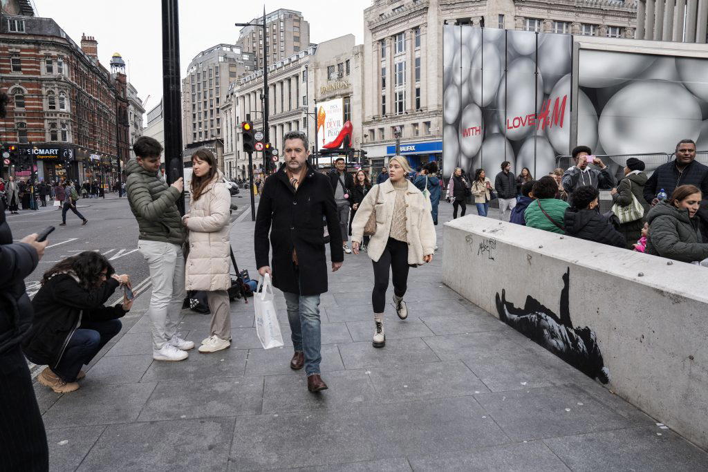 AFP  20251222  88UF827  V1  HighRes  BritainArtBanksy 1024x683 AgCoJ5