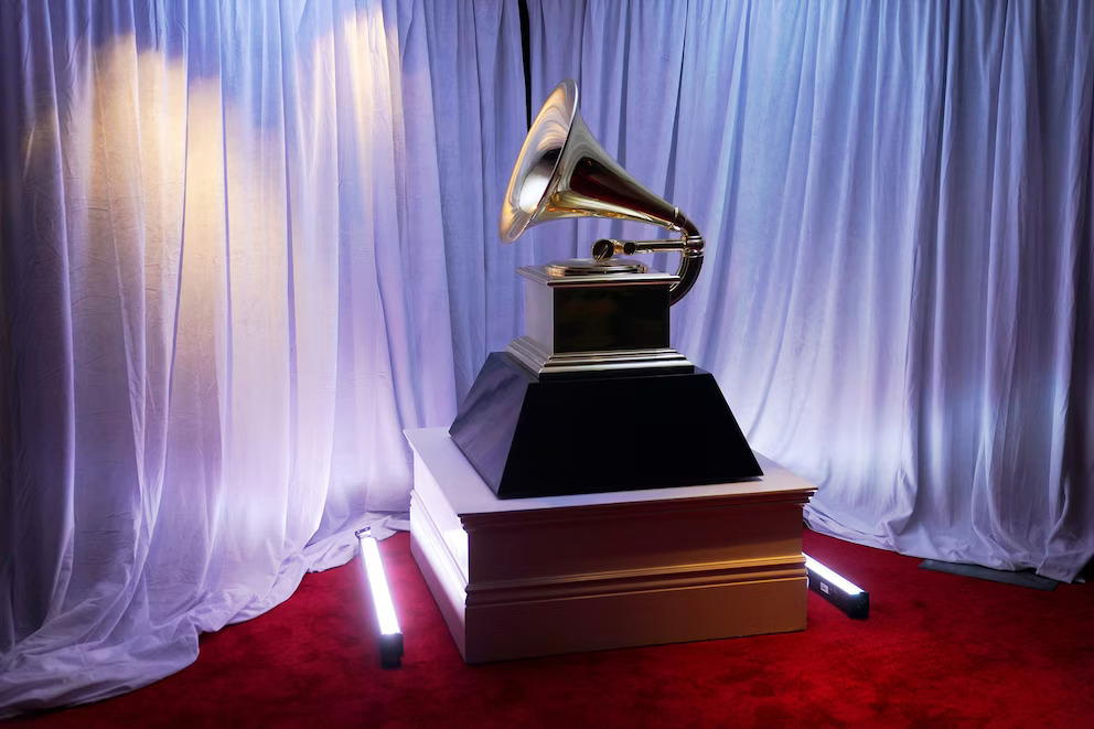 Grammy Statue Awards G2VdwH