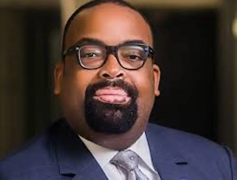 Olumide Akpata F9DjqQ