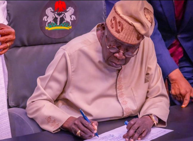 Tinubu Signs Electoral Act 60bYSr