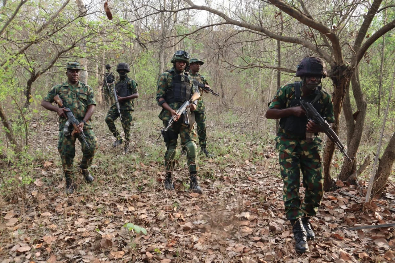 Troops Of The Nigerian Army ZU9EwG