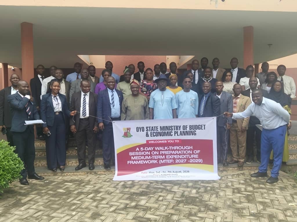 Oyo Commissioner For Budget And Economic Planning Barr. Ayobami Ojo And Others HvK7vt
