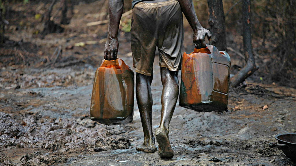 Crude Oil Theft In Nigeria 1024x576 KliiaM